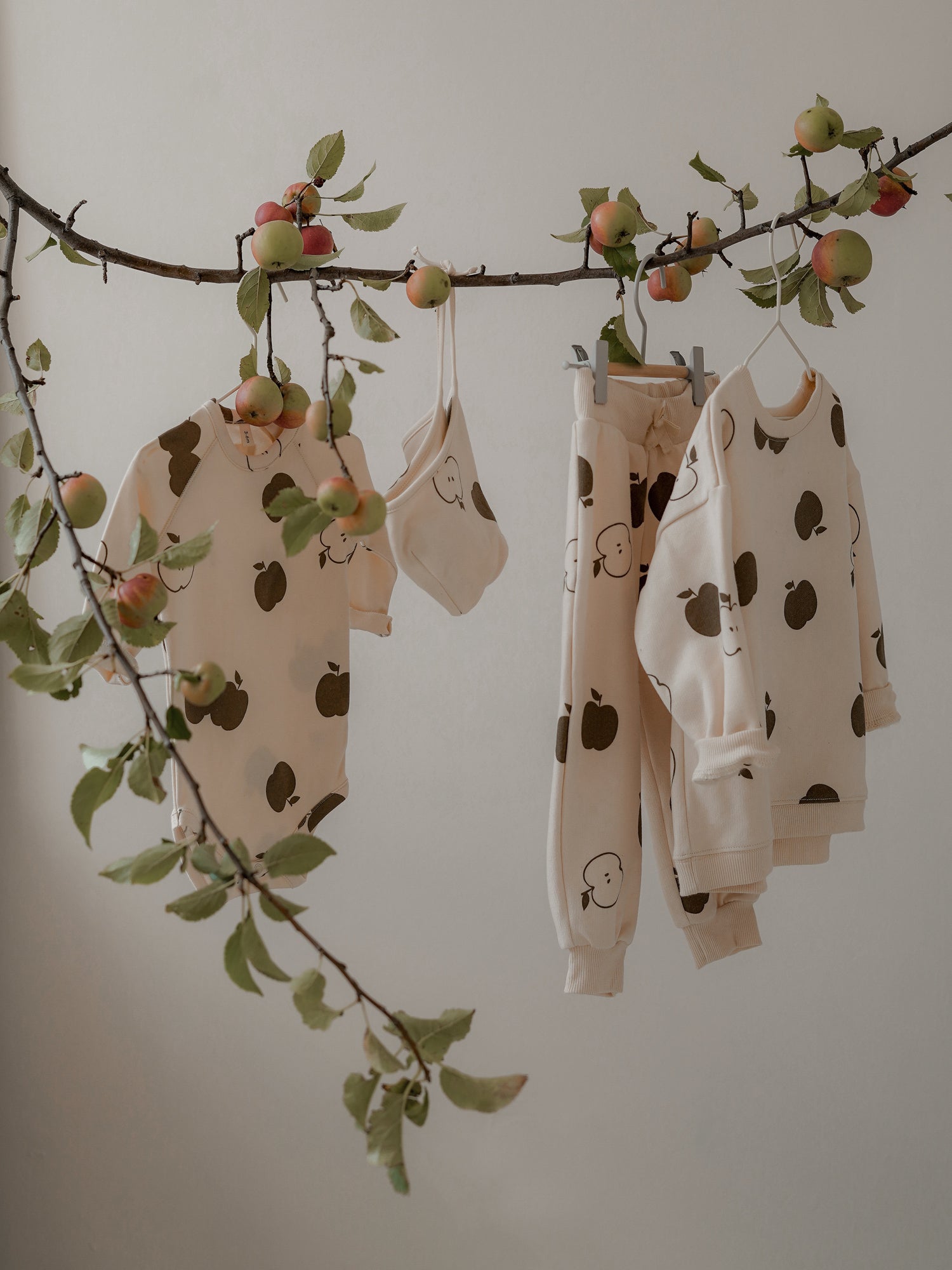 Basil Apple Orchard Bonnet