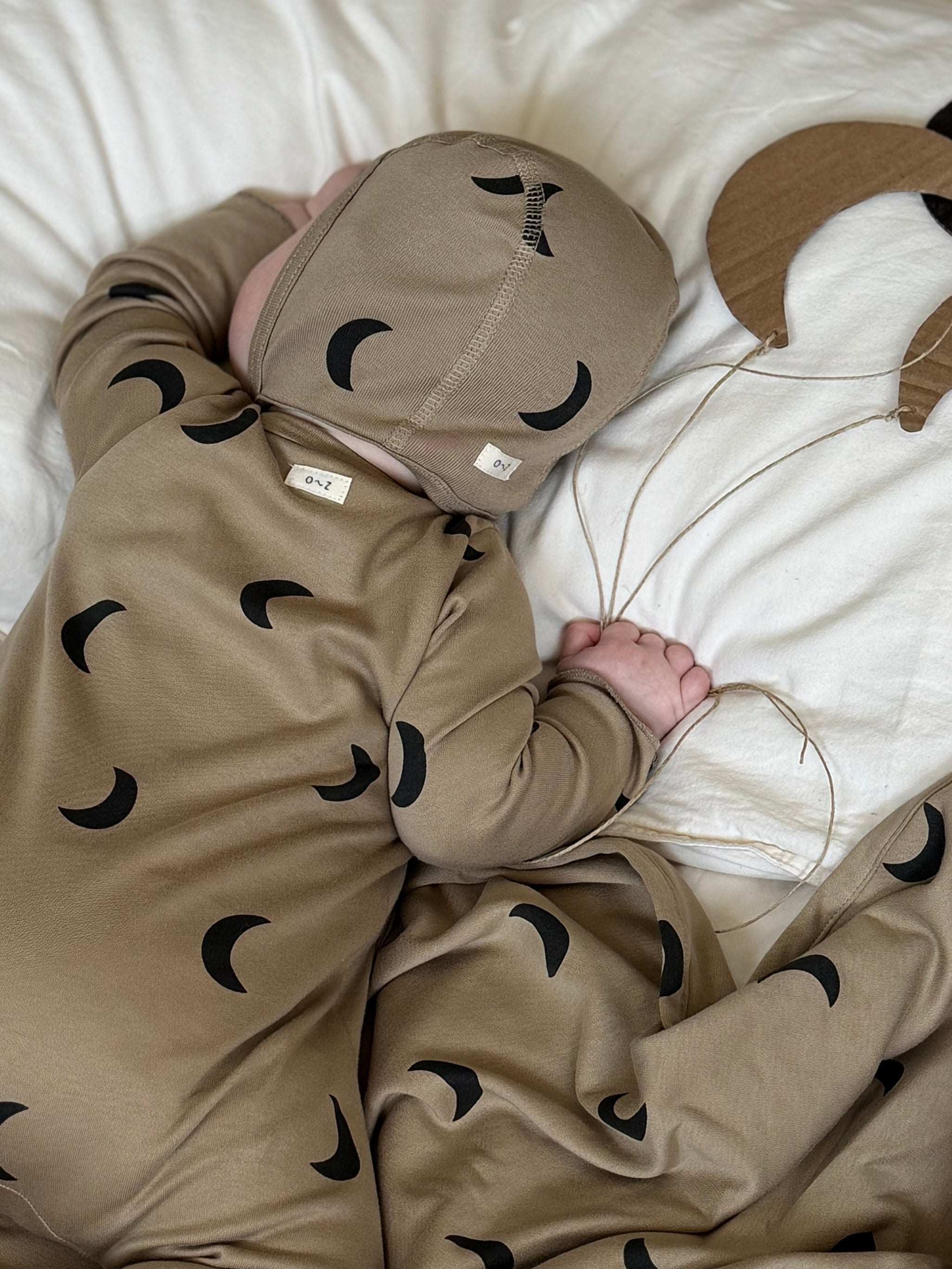 Dusky Midnight Bonnet