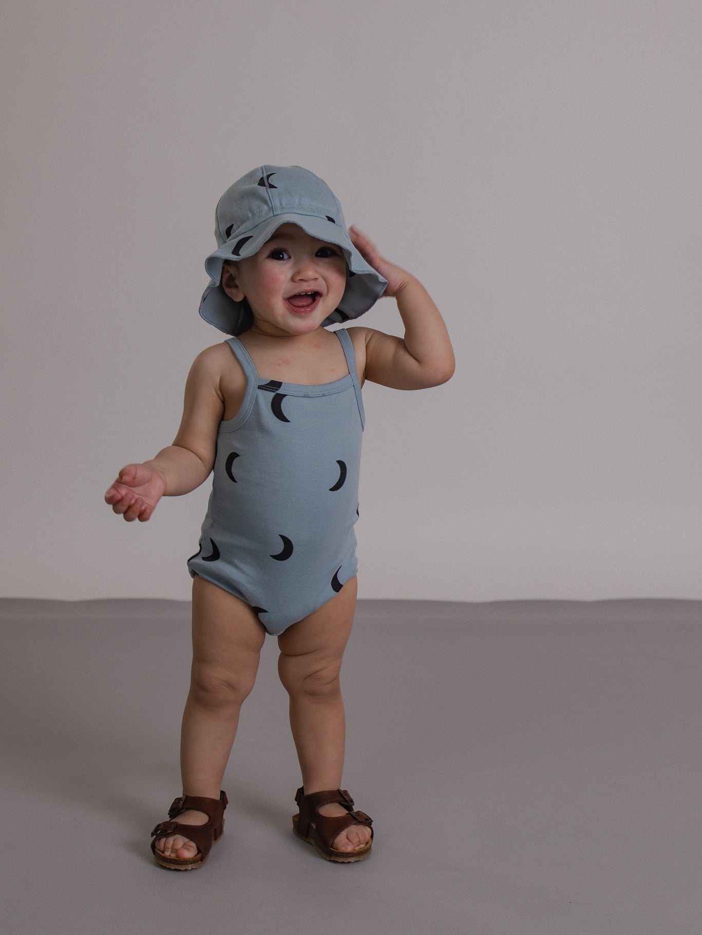 題名 organic zoo midnight セットアップ ハット1〜2y Honey Midnight Terry Sun Hat | Organic Zoo
