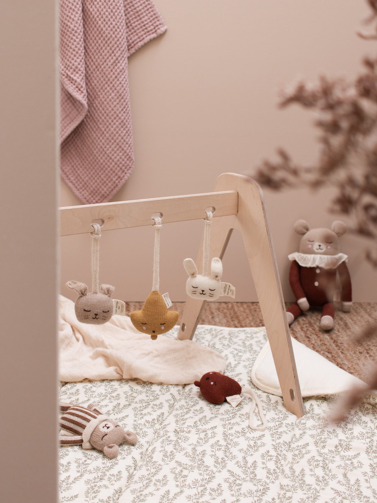 Leaf Hanging Rattle Mustard